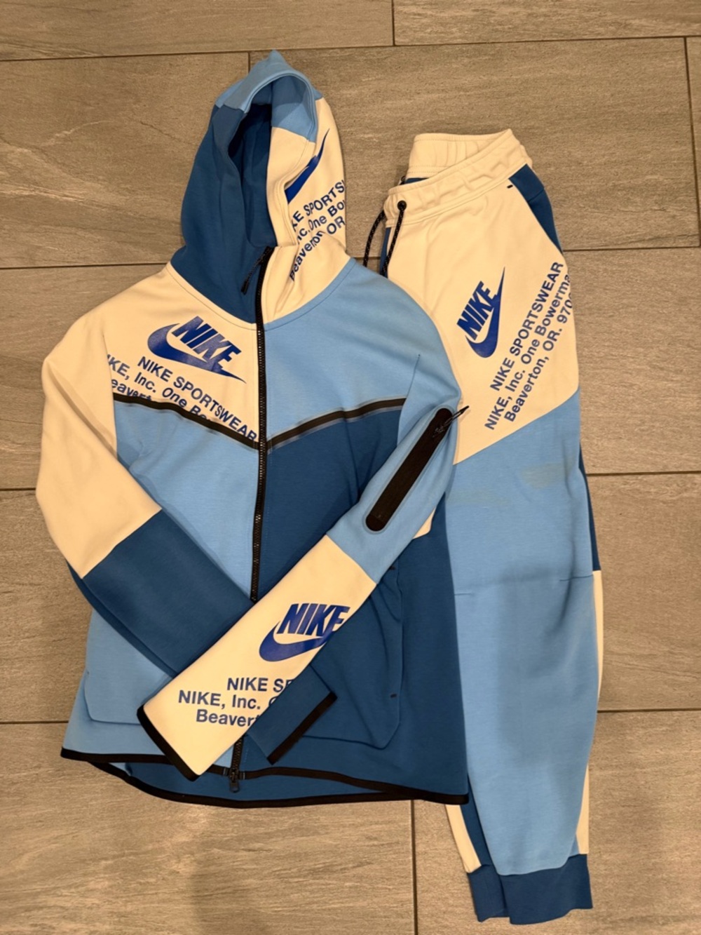 Nike Kids Blue and Cream Colorblock Hoodie & Joggers Set